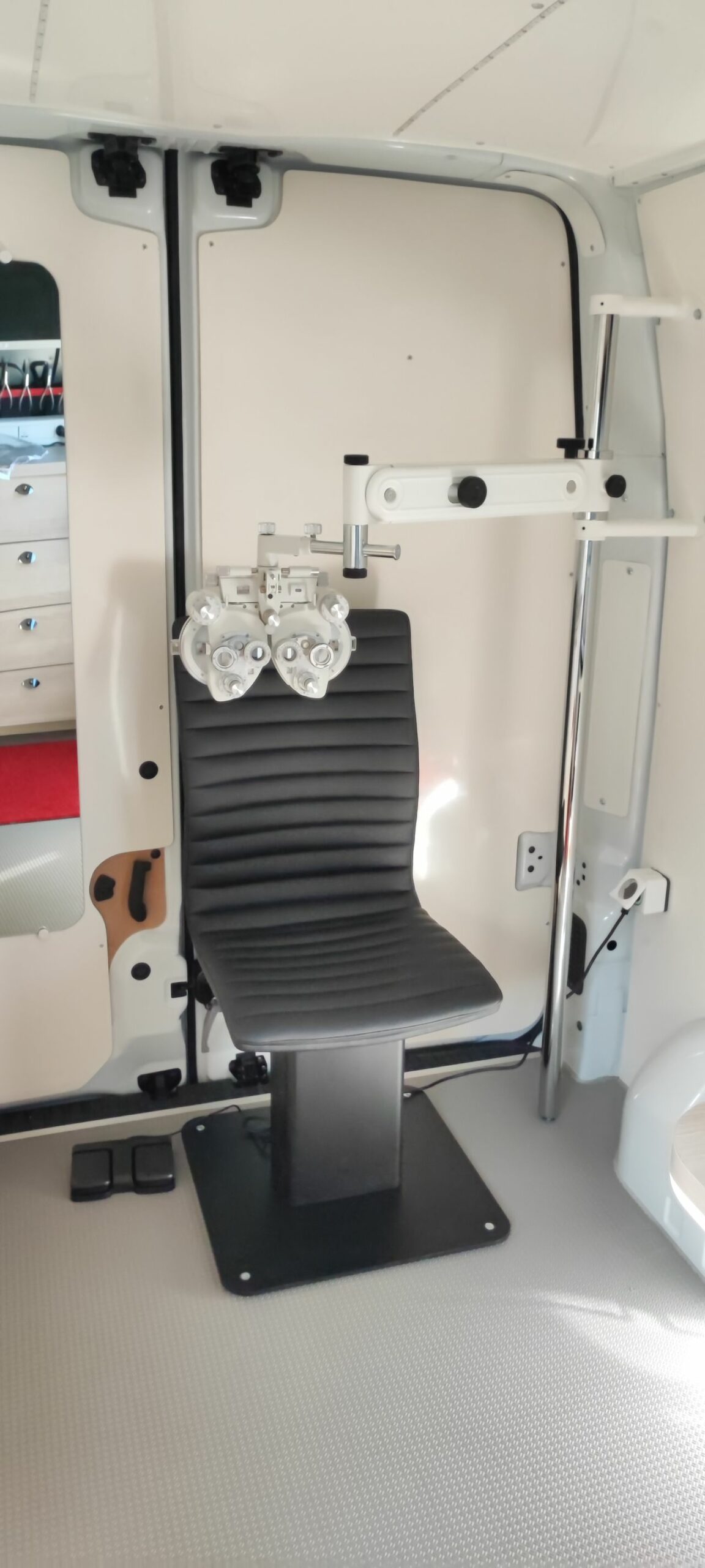 Des camions équipés pour assurer les examens de vue durant vos travaux.